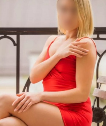 Откровенная блондинка с шальными глазками всегда готова подарить тебе страсть и удовольствие. Звони и приходи, мы отлично проведем время вместе. 15473, 25 лет